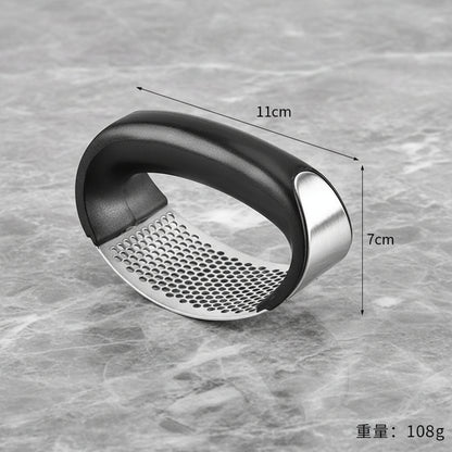 新型円形ガーリックプレス｜手動にんにくつぶし器・多用途アーク型キッチンミニミル