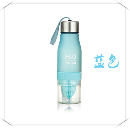 650ml フルーツインフューザーウォーターボトル ギフトにも最適！フルーツ入りドリンクを手軽に楽しめるスポーツボトル