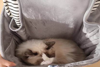 毛だらけにならずに、愛猫を思いきり抱きしめられるエプロン